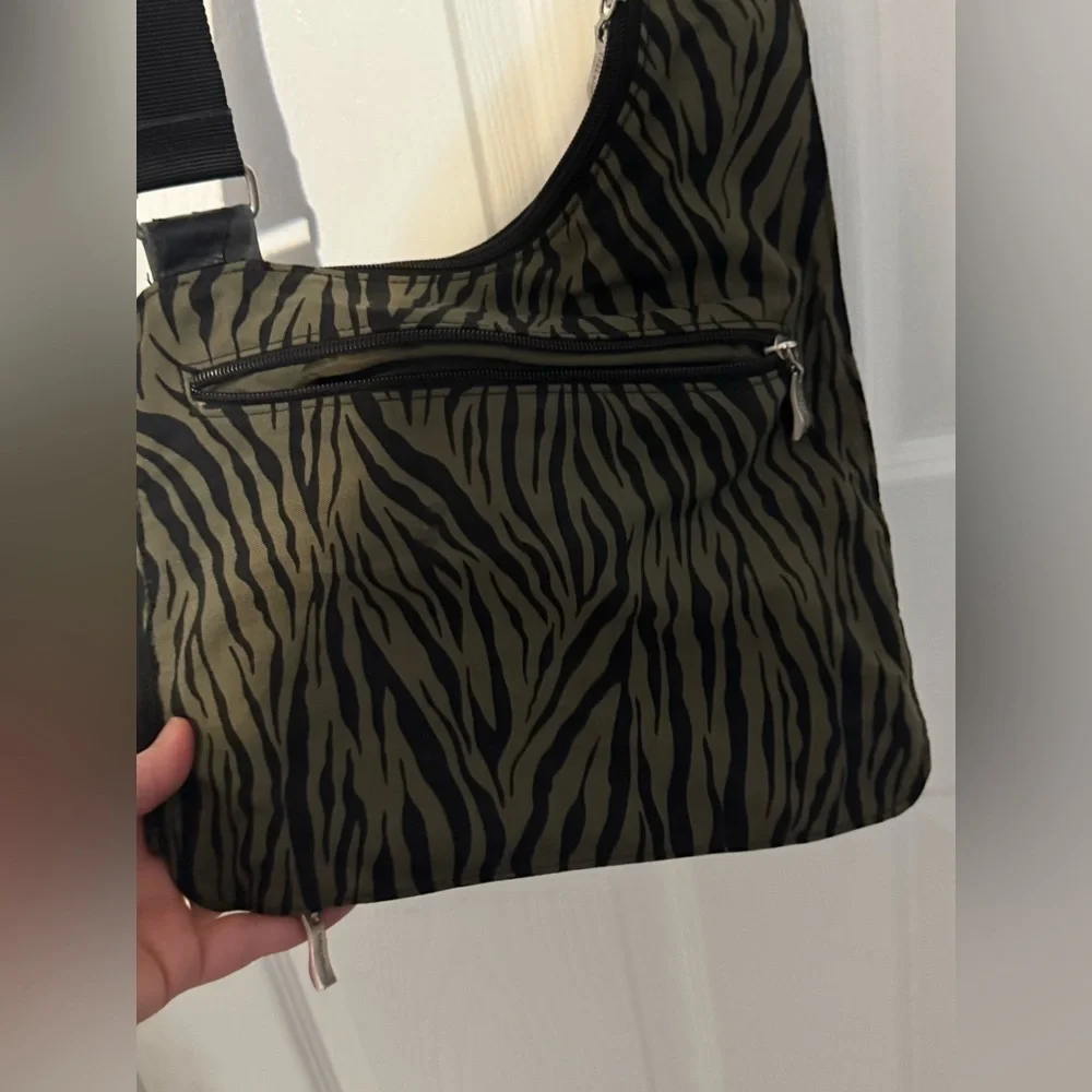 Baggallini Womens Olive Animal Print CROSSBODY Purse Buckle Zip Pockets SATCHEL